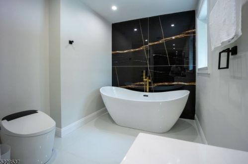 37 Overlook Ave, Paterson NJ 07508-2570 exterior