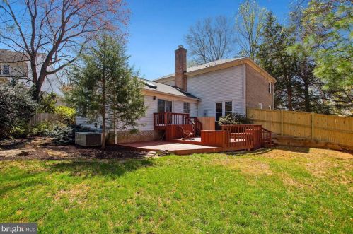 701 Rdg Dr, Mc Lean VA 22101-1620 exterior