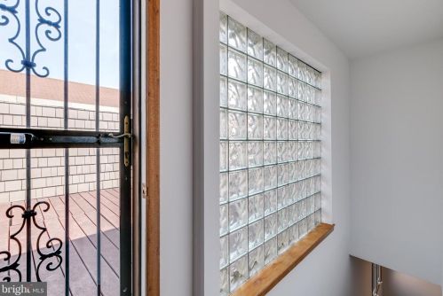 747 3 St, Philadelphia PA 19147-3324 exterior