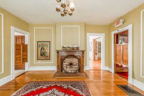 40 Bloomfield Ave, Windsor CT 06095-2303 exterior