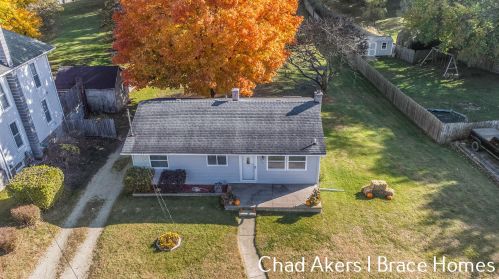 125 High St, Middlevle MI 49333-9466 exterior