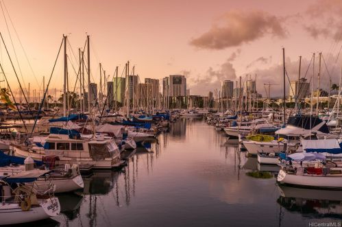 1920 Ala Moana Blvd, Honolulu HI  96815-1865 exterior