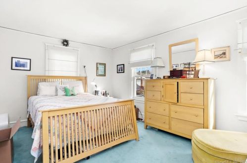 31 Ohio Ave, Norwalk CT 06851-2724 exterior