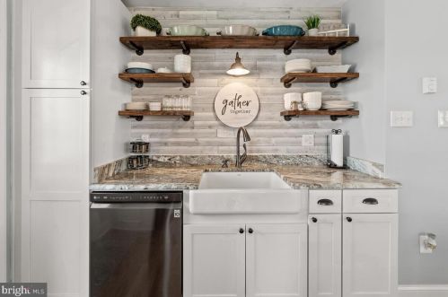 7504 Picnic Wood Rd, Middletown MD 21769-8223 exterior