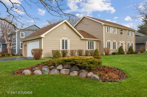 1016 Greta Ave, Bull Valley, IL 60098-8863