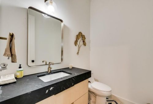 8518 Glencrest Ln, Dallas TX  75209-2632 exterior