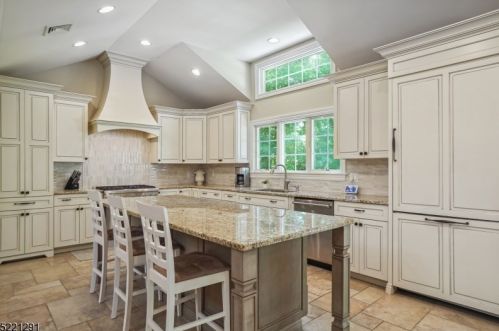 61 Webster Dr, Berkeley Heights NJ 07922-2028 exterior