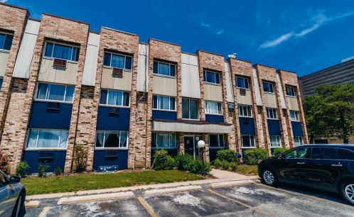 8629 Foster Ave, Chicago, IL 60656-3080