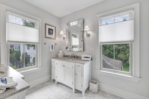 6 Crockett St, Norwalk CT 06853-1611 exterior