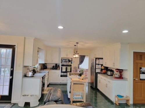 39 Nicole Rd, New Britain CT  06053-1475 exterior