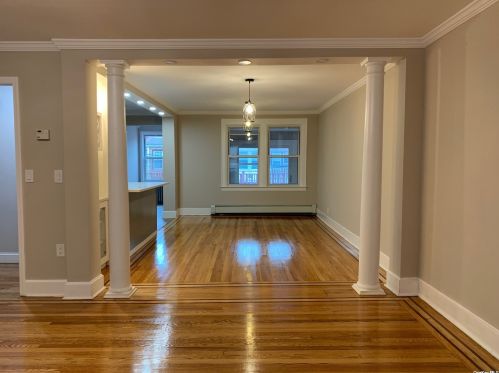 83 Dartmouth St, Valley Stream NY  11581-3215 exterior