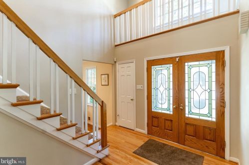 9904 Glenolden Dr, Rockville, MD 20854-5003