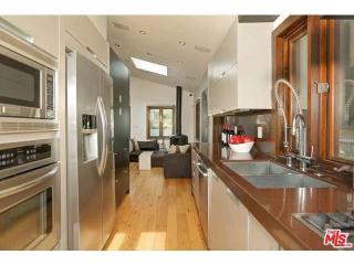 8920 Cynthia St, Los Angeles CA  90069-4403 exterior