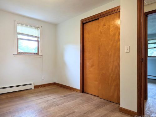 13 Aloha Dr, Enfield CT 06082-2627 exterior