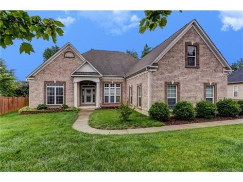 7538 Common Oak Dr, Stanley, NC 28164-7820