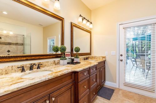 15704 Mifflin Ct, Tampa FL exterior