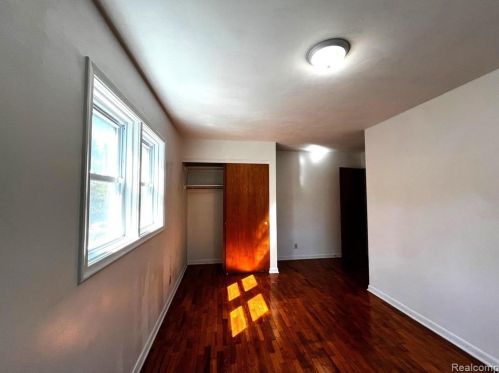 5204 Park Lake Rd, East Lansing MI 48823-3800 exterior