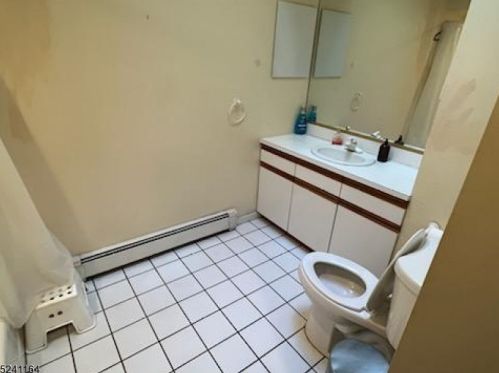 40 Oslo Dr, Rockaway NJ 07866-4239 exterior