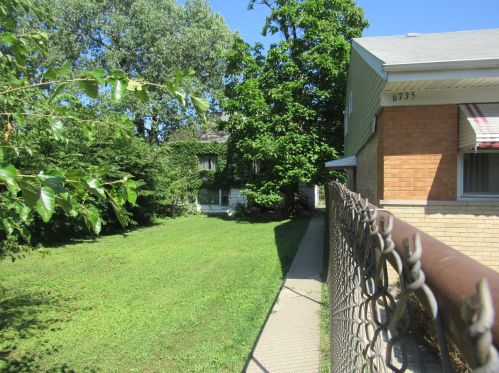 6729 Rhodes Ave, Chicago IL 60827-1340 exterior