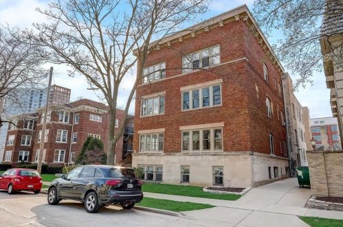 2117 Summit Ave, Milwaukee WI 53202-1349 exterior