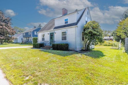 128 Capisic St, Portland, ME 04102-2247