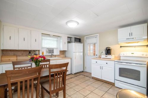 6 Brainard Rd, Enfield, CT 06082-1939