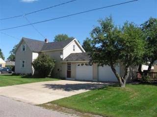 402 1st St, Gaylord MI  49735-1320 exterior