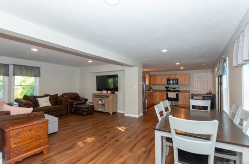 1414 Hartford Pike, Killingly CT 06241-1533 exterior