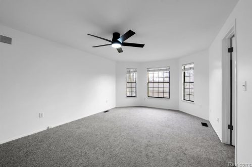 1868 Christy Ct, Rochester MI 48309-3327 exterior