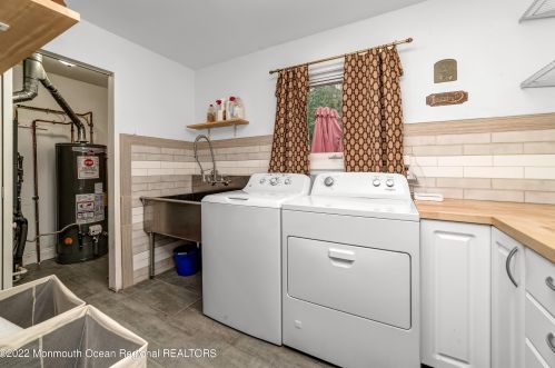 13 Pelican Dr, Berkeley Township NJ 08721-1654 exterior