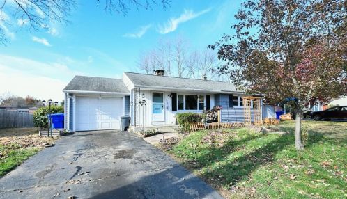 9 Hamilton Ct, Enfield CT 06082-3910 exterior