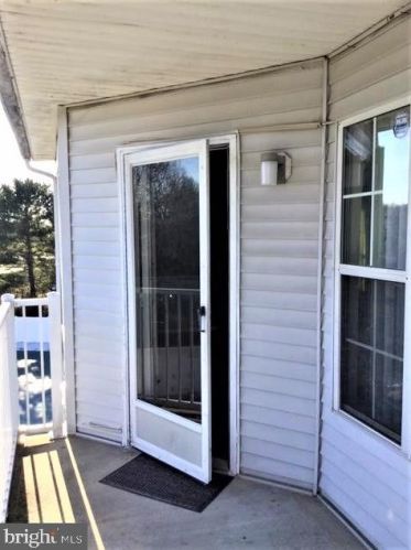 511 Ashton Ln, New Castle DE  19720-3960 exterior