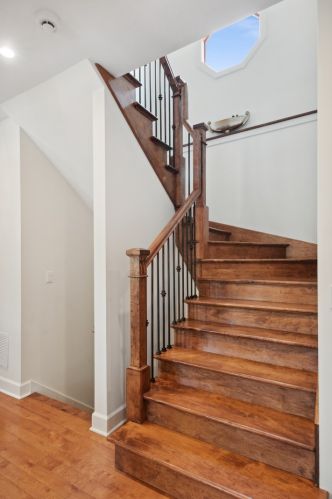 2955 Sunnyside Ave, Chicago IL 60630-3923 exterior