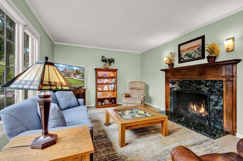 5570 Shoreland Ave, Milwaukee, WI 53217-5157