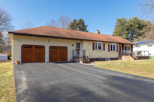 14 Shamrock Cir, Poughkeepsie, NY 12603-2021