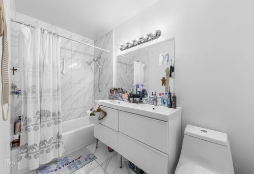 5740 Sheridan Rd, Chicago IL  60660-4762 exterior