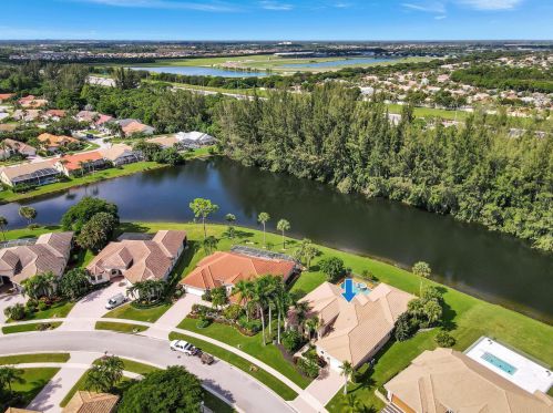 8211 Muirhead Cir, Boynton Beach FL 33472-5064 exterior