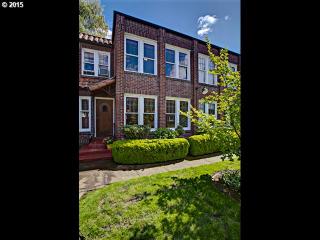 4353 Halsey St, Portland, OR 97213-1555