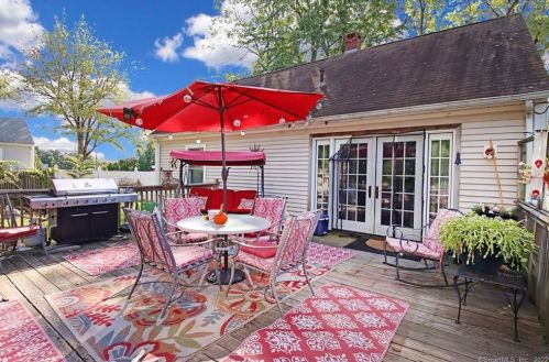 161 Elm St, Enfield CT 06082-3627 exterior