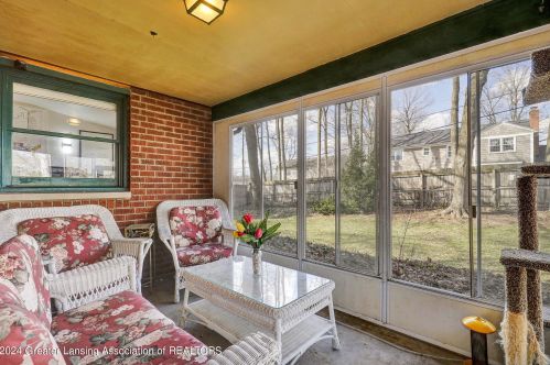 615 Burcham Dr, East Lansing MI 48823-2746 exterior