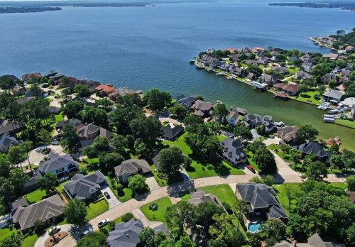 240 Edgewood Dr, Montgomery TX 77356-8408 exterior