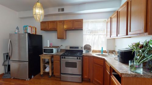 1055 Springfield Ave, Chicago IL 60624-4026 exterior