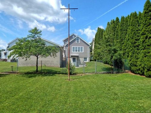 75 Smith St, Derby CT 06418-1217 exterior