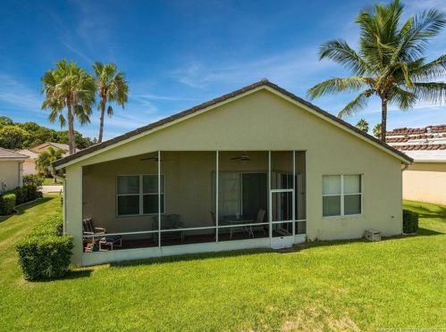 271 Lk Frst Way, Fort Pierce FL 34986-1771 exterior