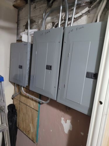 735 Ridgeway Ave, Chicago IL 60618-1010 exterior