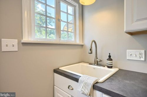 746 New Holland Ave, Lancaster PA 17602-2137 exterior