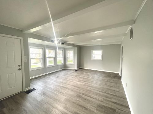 1246 Hollywood St, Grand Rapids, MI 49505-3879