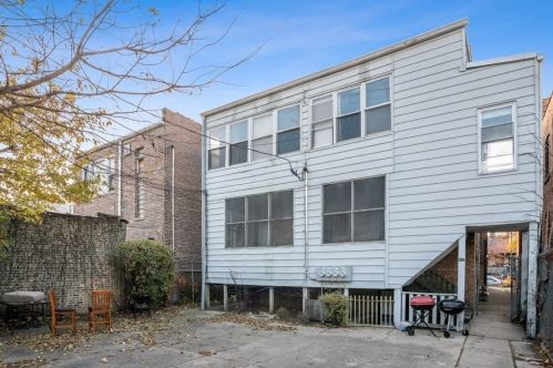 7327 Luella Ave, Chicago IL 60649-4109 exterior