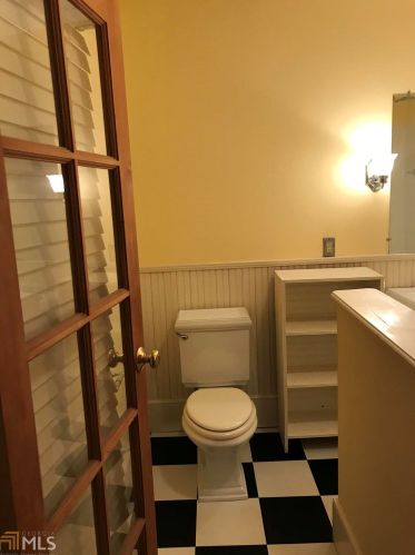 1528 Cambridge Ave, Atlanta GA 30337-2110 exterior