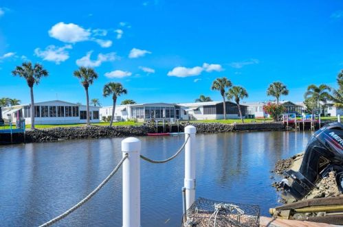 13 Crk Cir, Naples FL 34114-8238 exterior